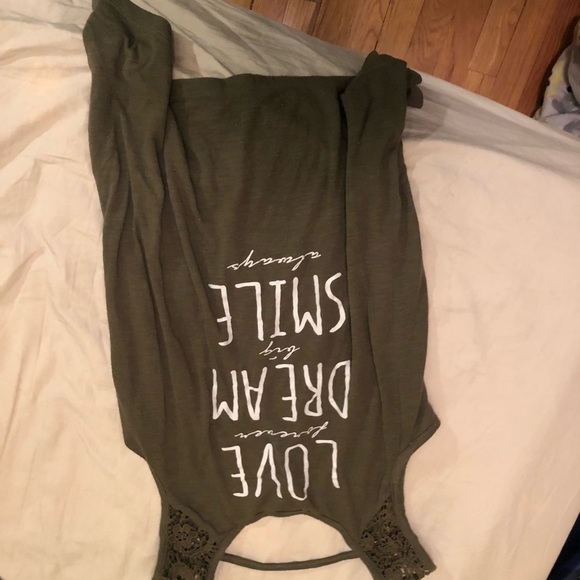 Tops - Picture 2 of 4